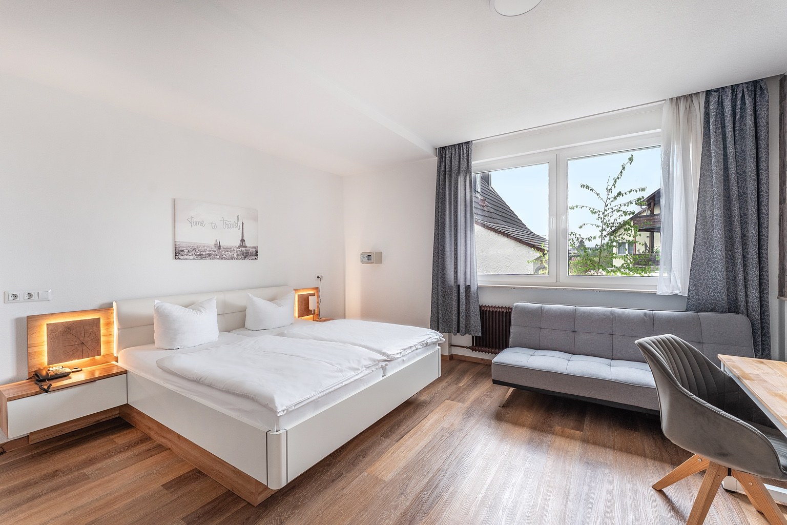 Helles Zimmer im Hotel Glas